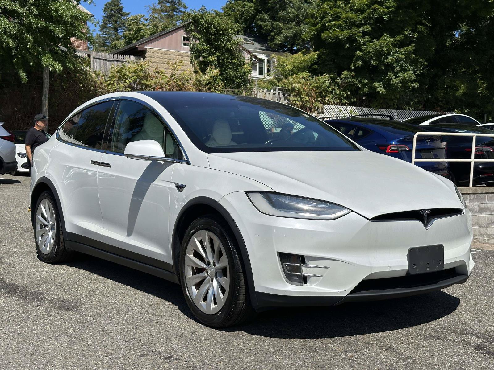 Used 2019 Tesla Model X Long Range AWD/4WD image 1