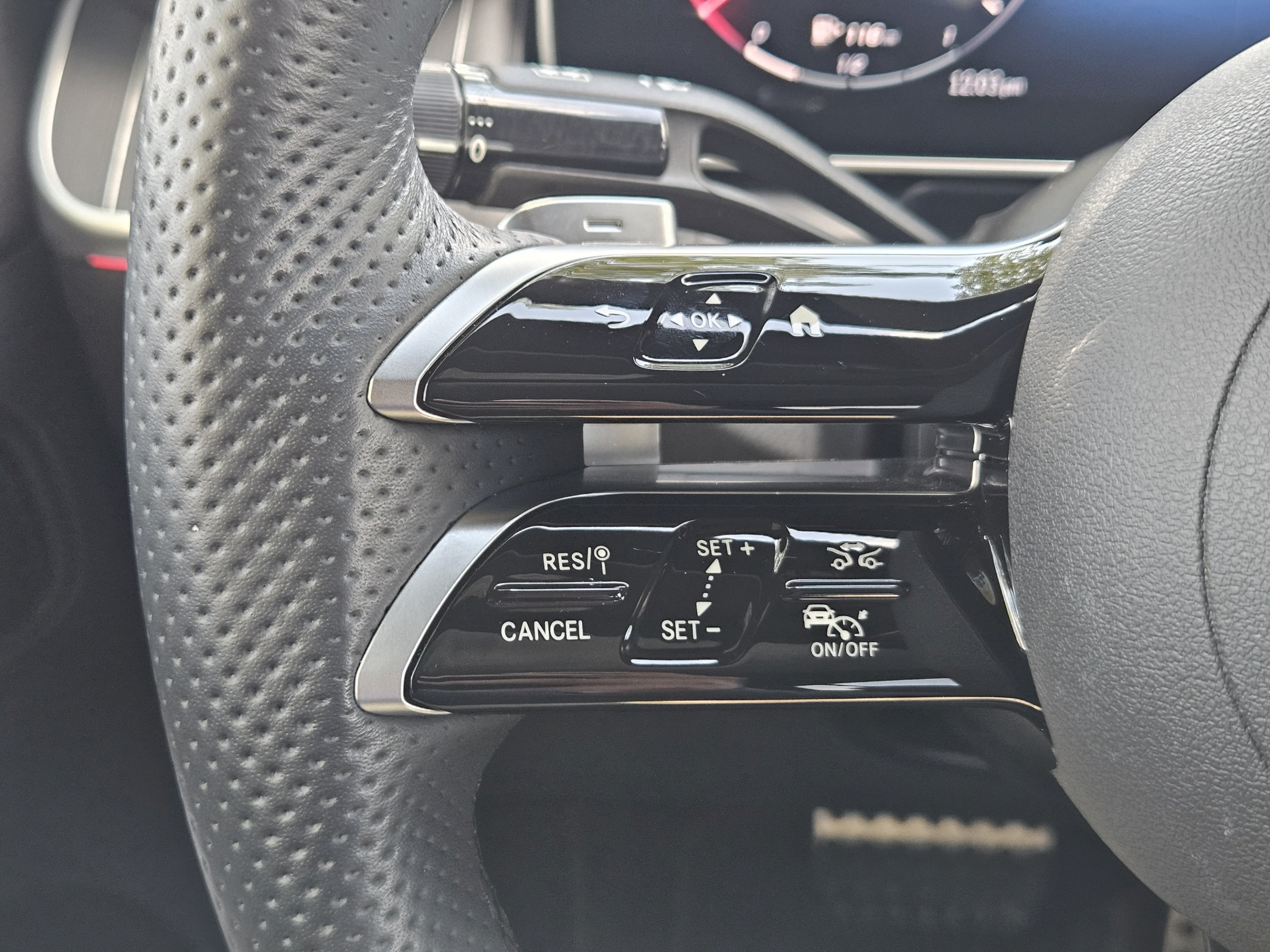 Certified 2025 Mercedes-Benz GLC 300 4MATIC image 18