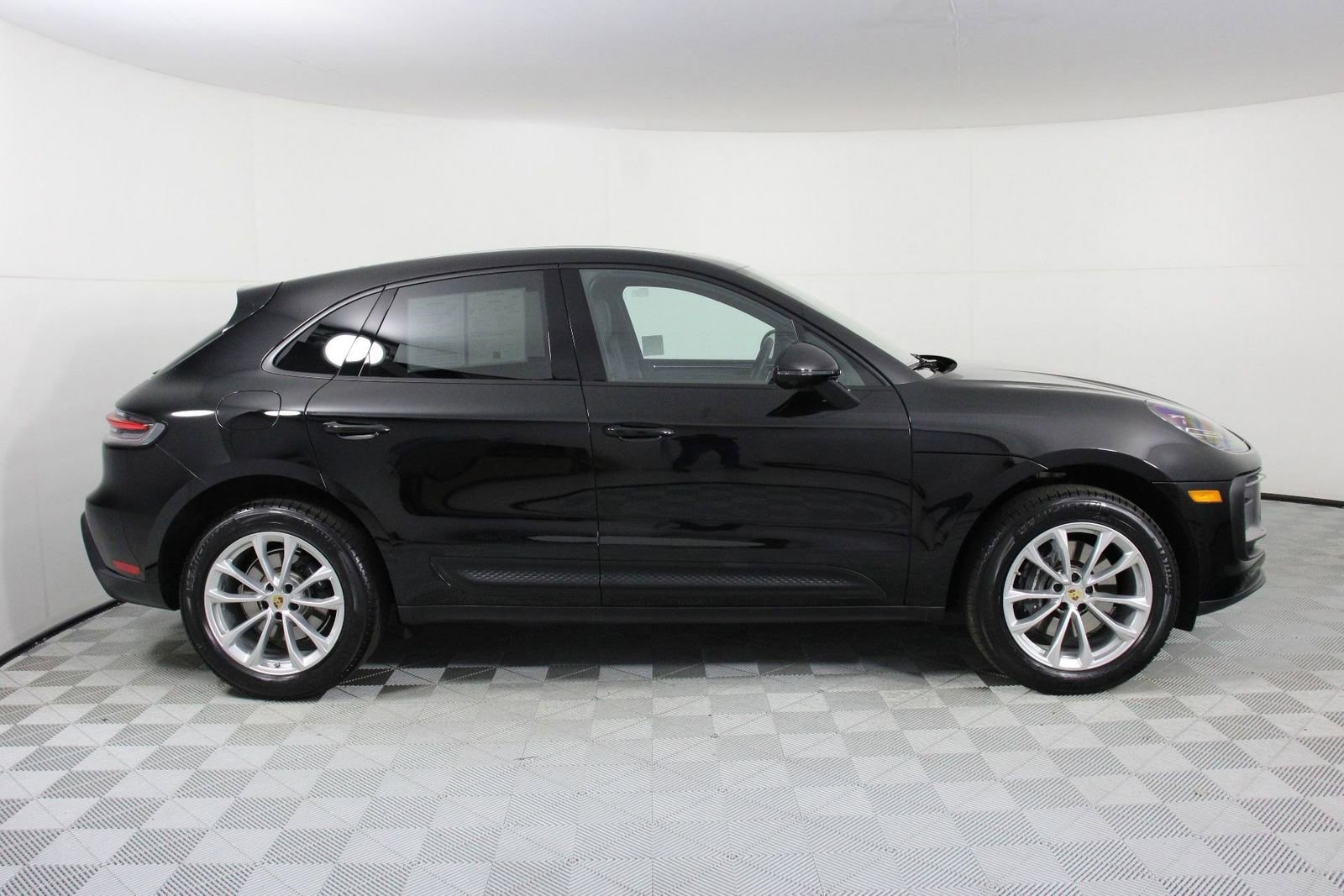 Certified 2026 Porsche Macan image 8