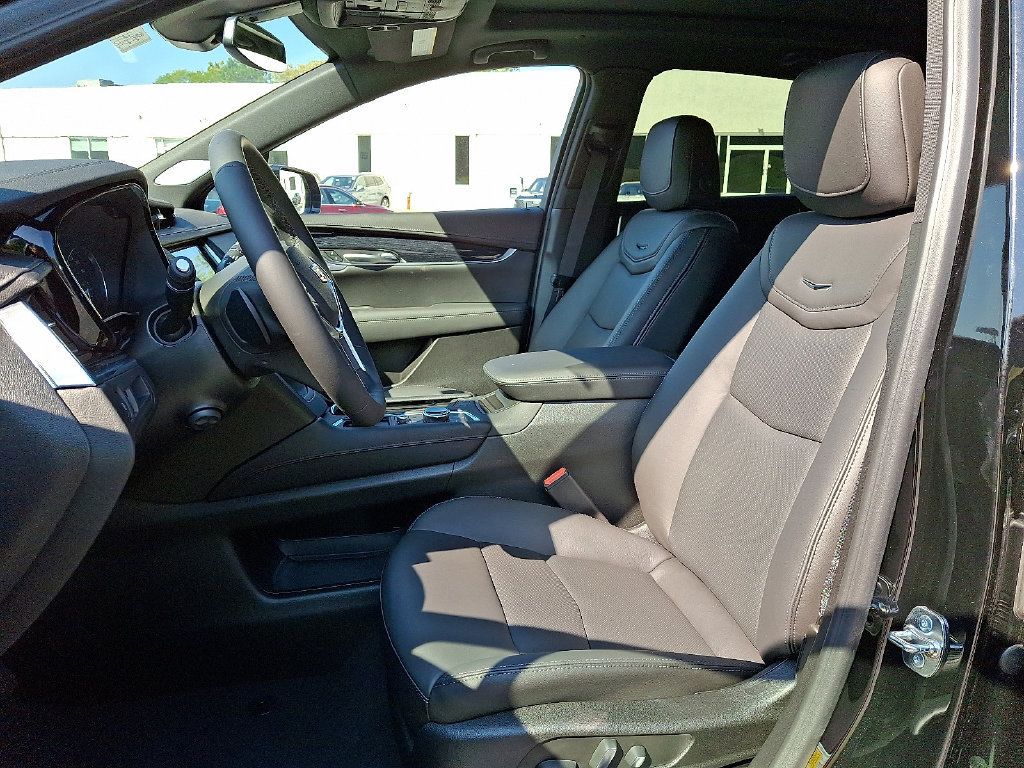 New 2025 Cadillac XT5 Premium Luxury AWD/4WD image 8