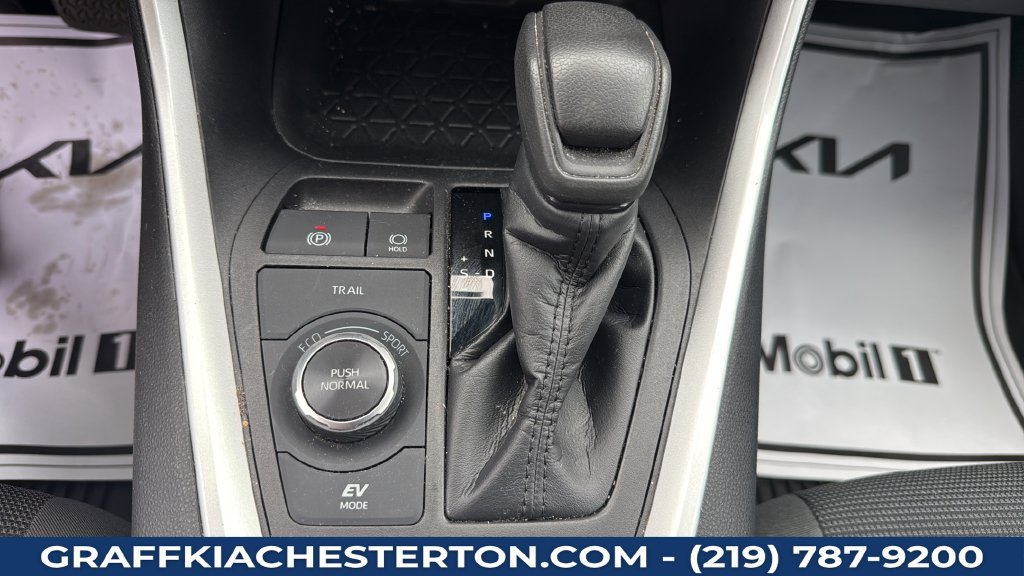 Used 2021 Toyota RAV4 LE AWD/4WD image 29