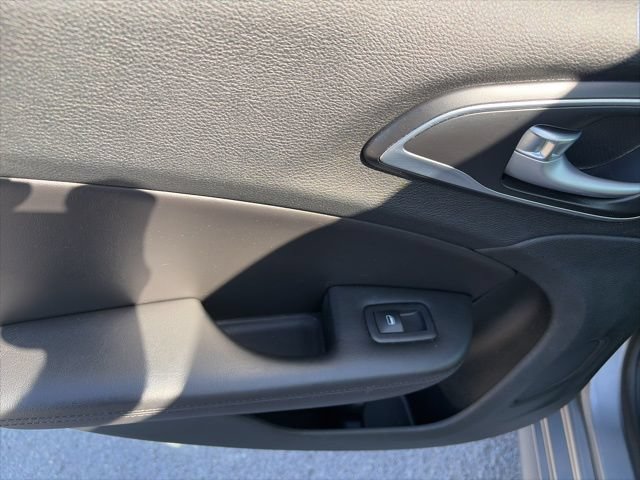 Used 2017 Chrysler 200 Limited Platinum FWD image 12