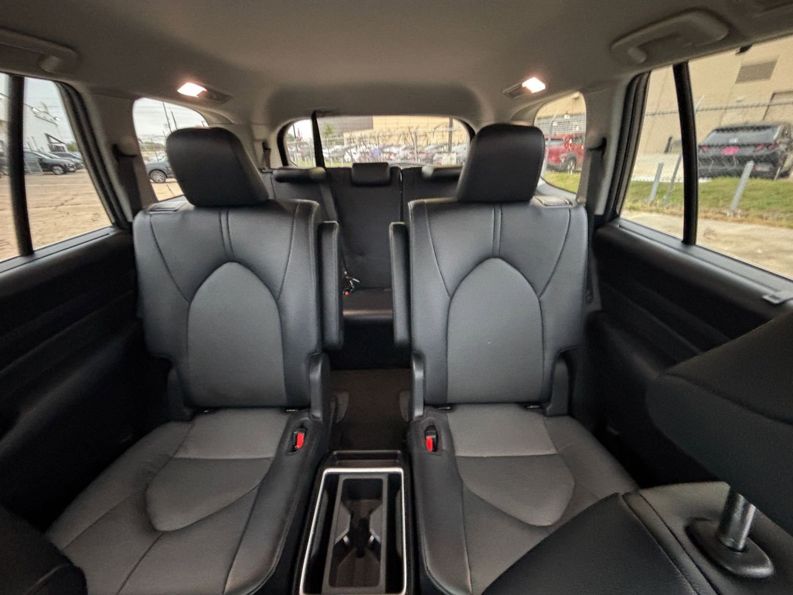 Used 2025 Toyota Grand Highlander FWD image 39