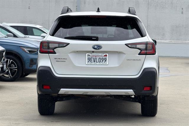 Used 2023 Subaru Outback Limited image 4