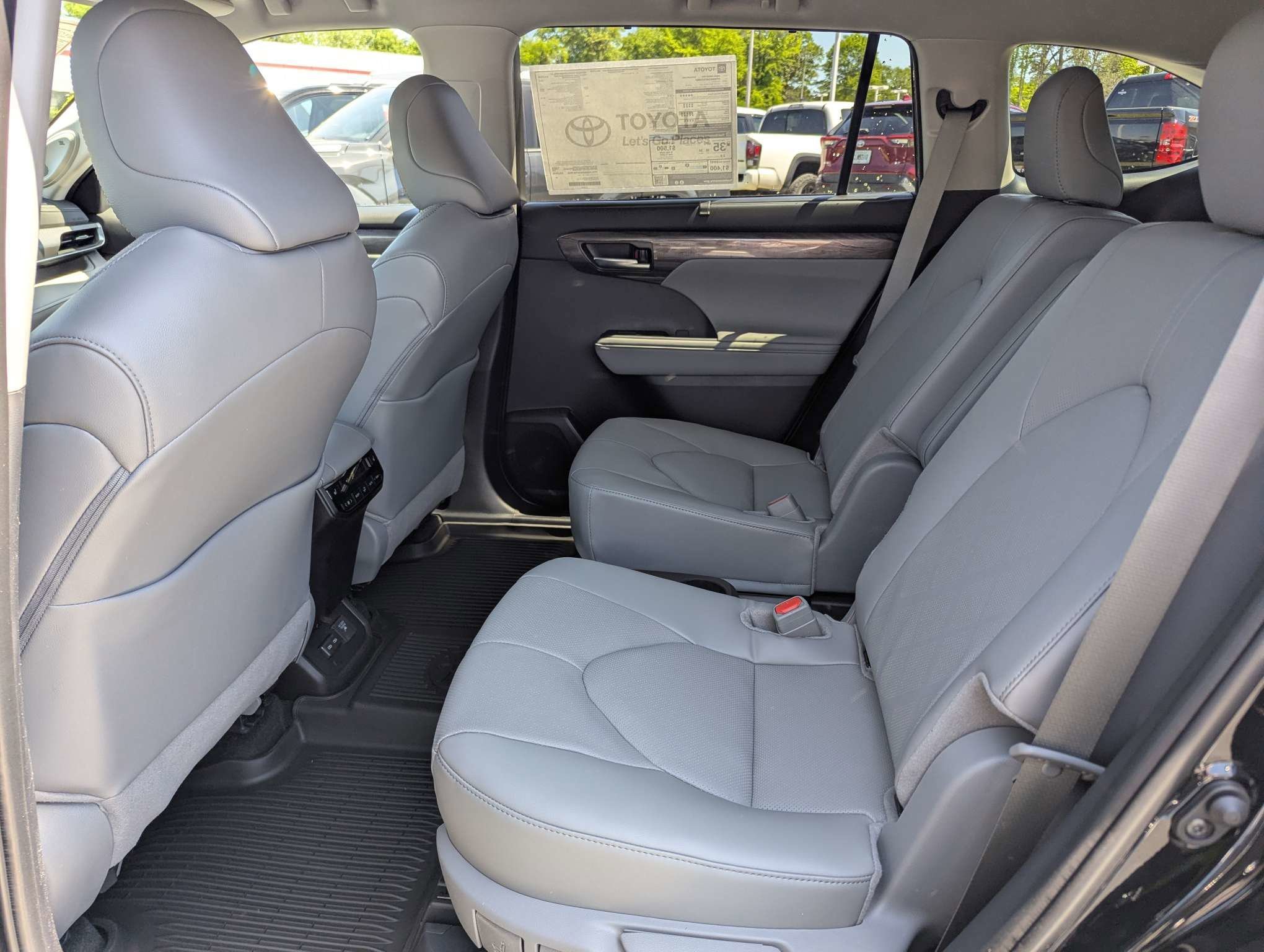 New 2026 Toyota Highlander Platinum AWD/4WD image 14