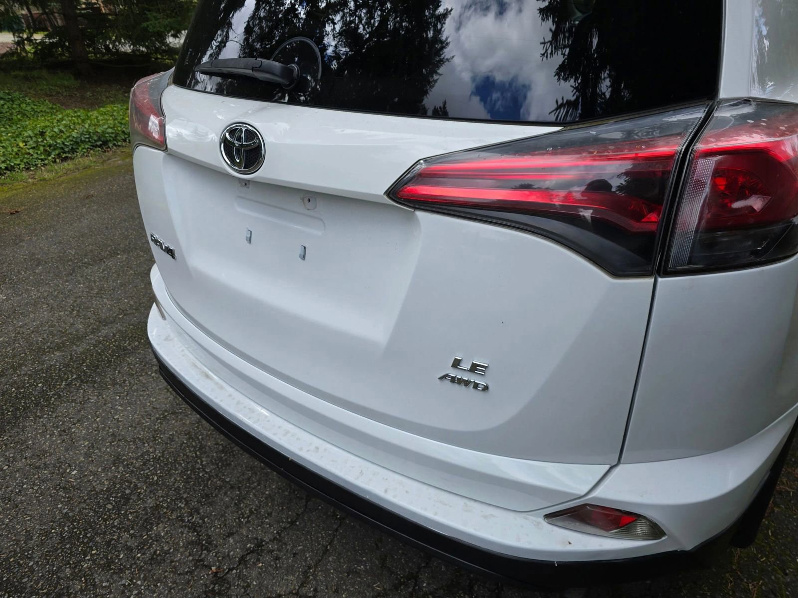 Used 2016 Toyota RAV4 LE AWD/4WD image 17