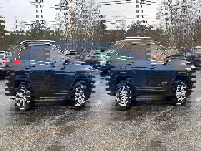 Used 2018 Jeep Cherokee Latitude Plus w/ Cold Weather Group image 8