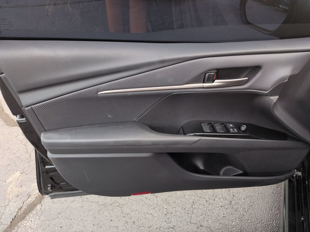 Used 2025 Toyota Camry SE FWD image 10