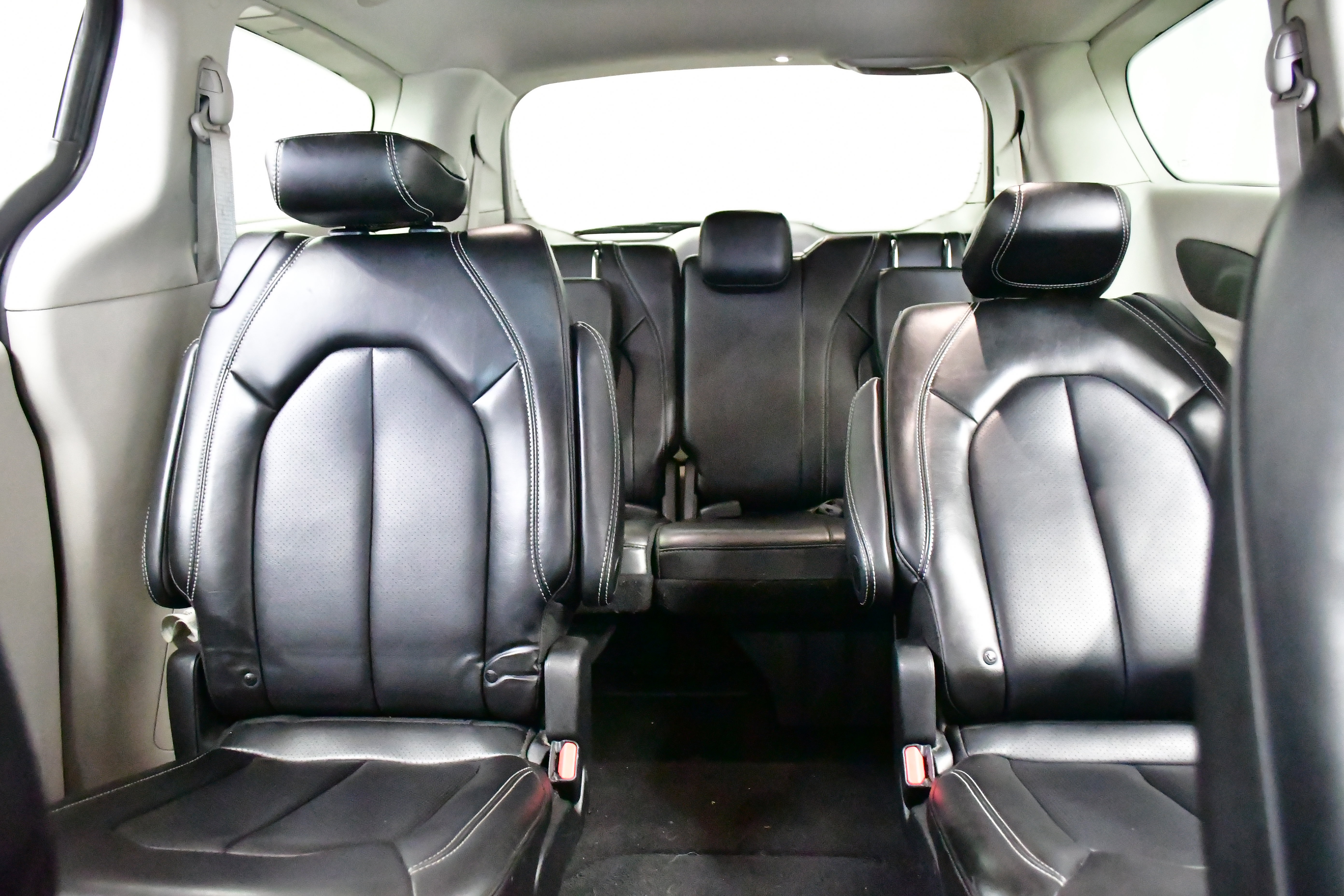 Used 2023 Chrysler Pacifica Touring-L FWD image 19
