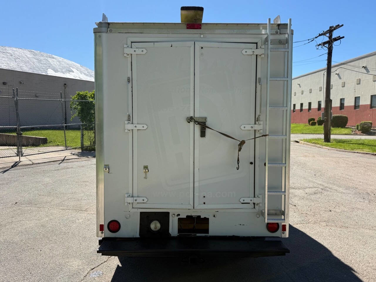 Used 2010 GMC Savana 3500 RWD image 4