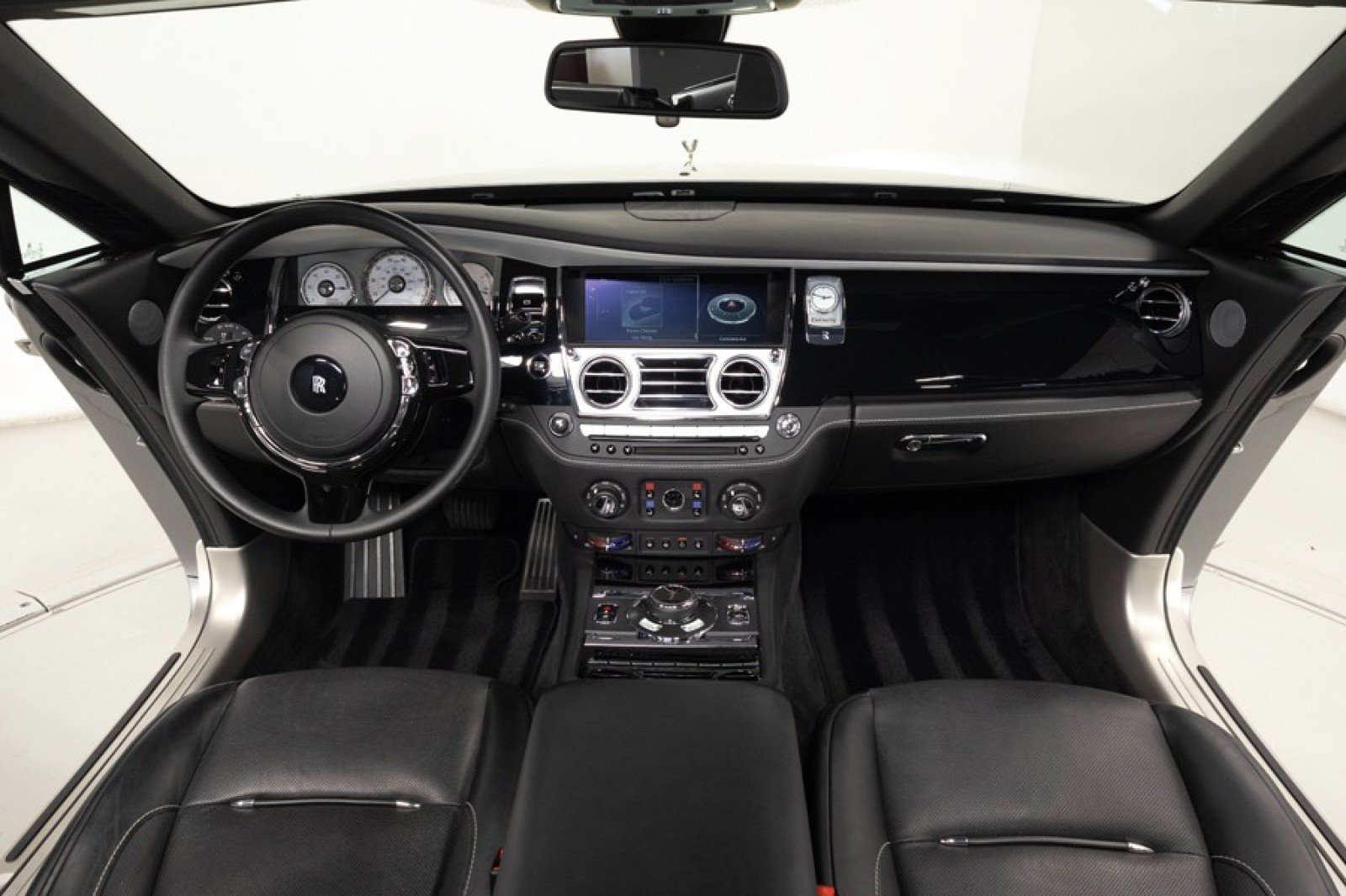 Used 2019 Rolls-Royce Dawn RWD image 26