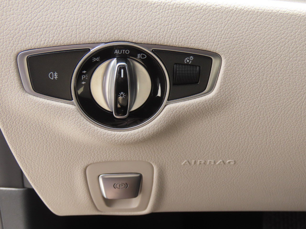 Used 2019 Mercedes-Benz E 300 image 25