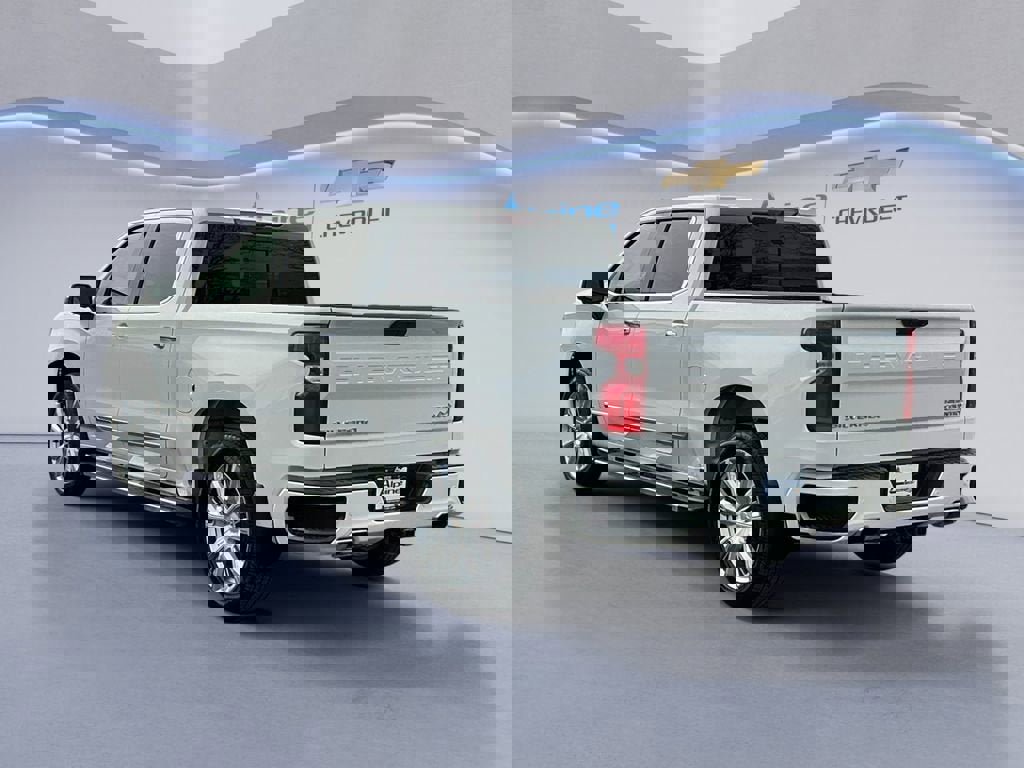 Used 2022 Chevrolet Silverado 1500 High Country w/ High Country Premium Package image 3