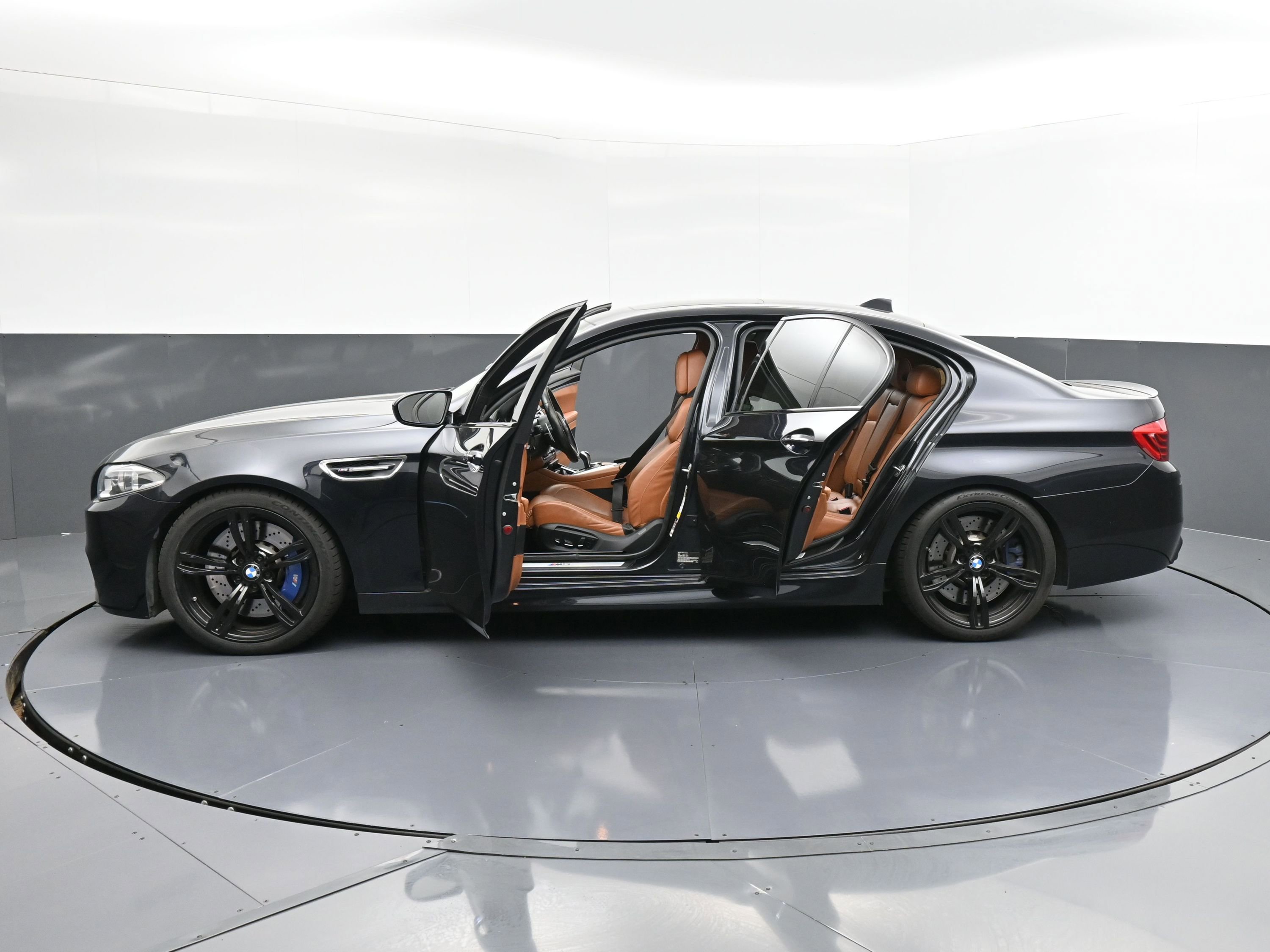 Used 2015 BMW M5 image 39