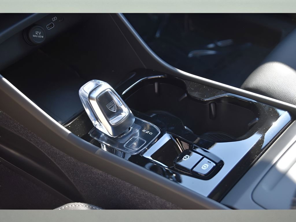 Certified 2026 Volvo XC40 B5 Plus w/ Protection Package Premier image 36