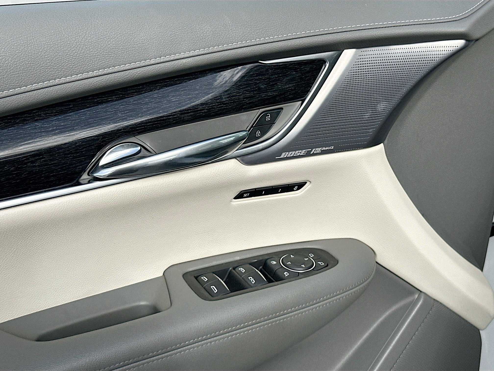Used 2023 Cadillac XT6 Premium Luxury FWD image 17