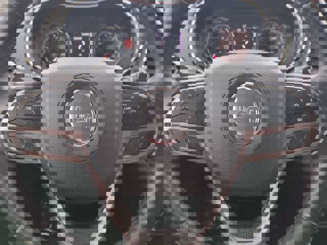 Used 2019 Jeep Cherokee Latitude Plus image 23