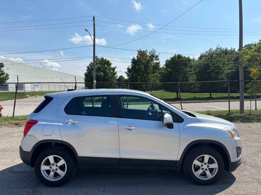 Used 2016 Chevrolet Trax LS AWD/4WD image 2