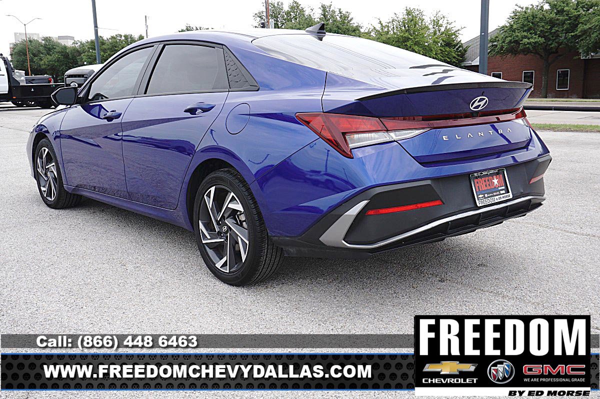 Used 2025 Hyundai Elantra Sport FWD image 35