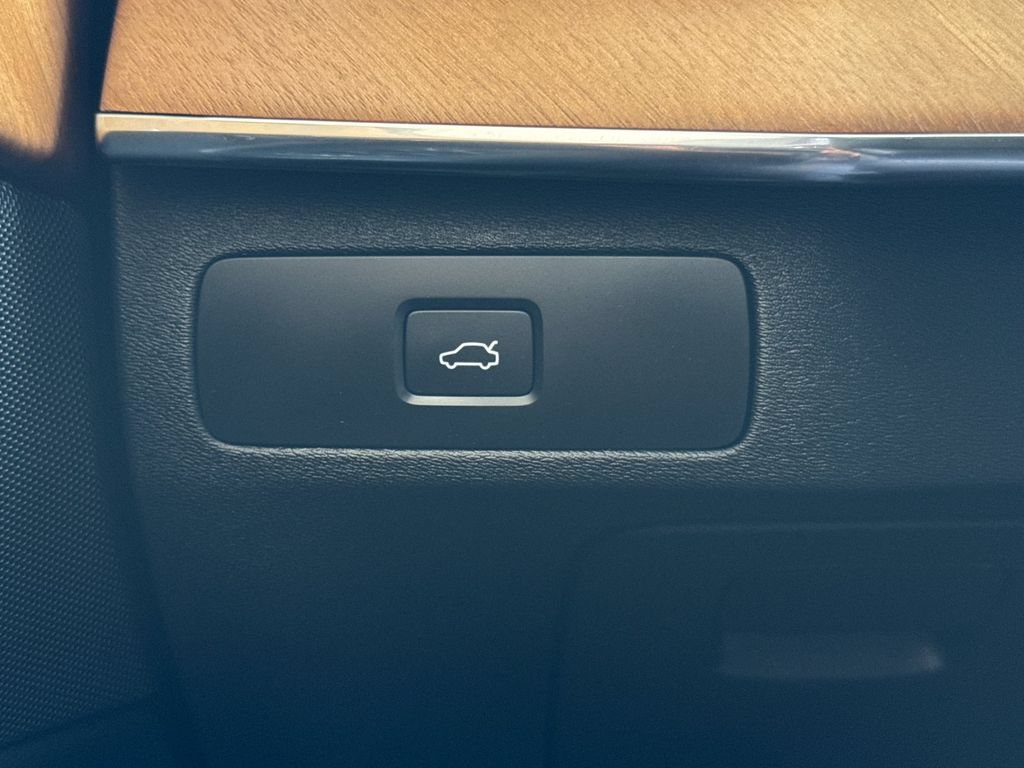 Certified 2023 Volvo XC90 B6 Plus AWD/4WD image 29