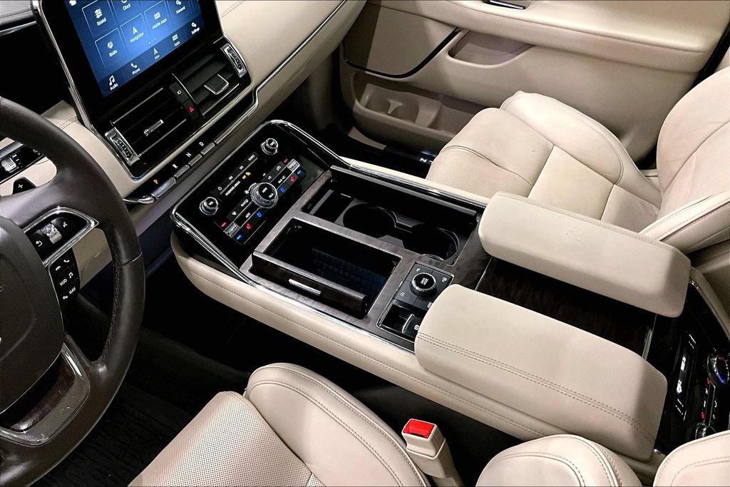 Used 2018 Lincoln Navigator Select w/ Technology Package AWD/4WD image 18