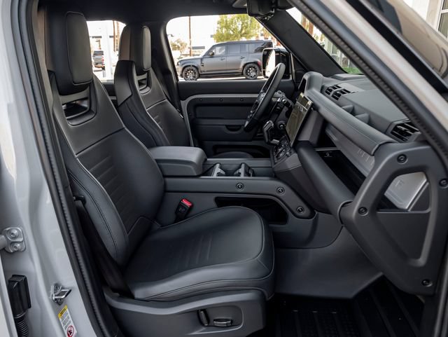 New 2026 Land Rover Defender 110 OCTA AWD/4WD image 33
