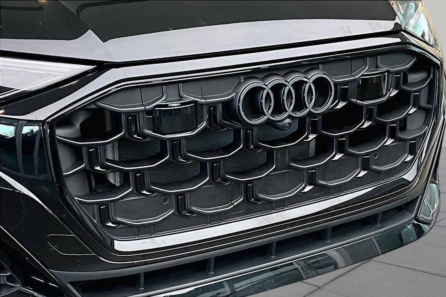 Certified 2025 Audi Q8 Premium Plus AWD/4WD image 31