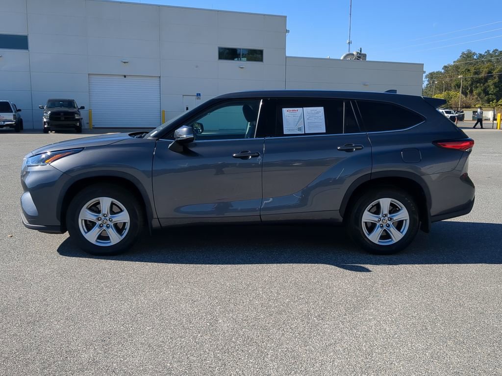 Used 2021 Toyota Highlander LE image 16
