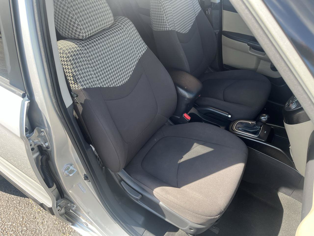 Used 2013 Kia Soul ! FWD image 26