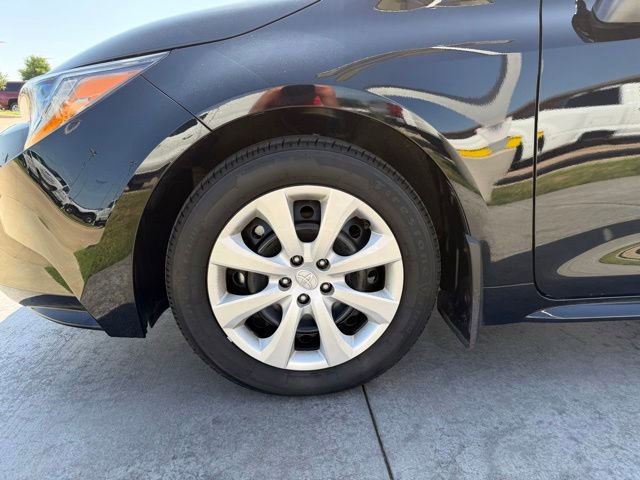 Used 2026 Toyota Corolla LE FWD image 4