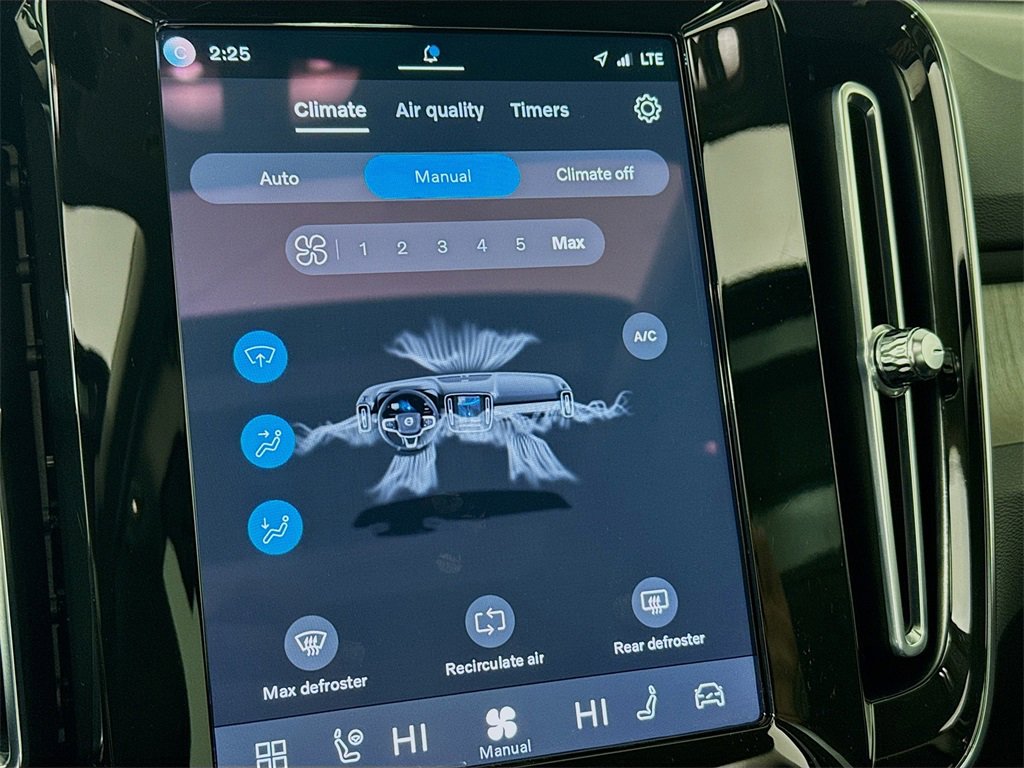 Used 2023 Volvo XC40 B5 Ultimate w/ Protection Package Premier image 17