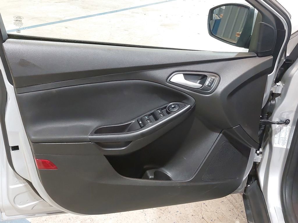 Used 2016 Ford Focus SE FWD image 26
