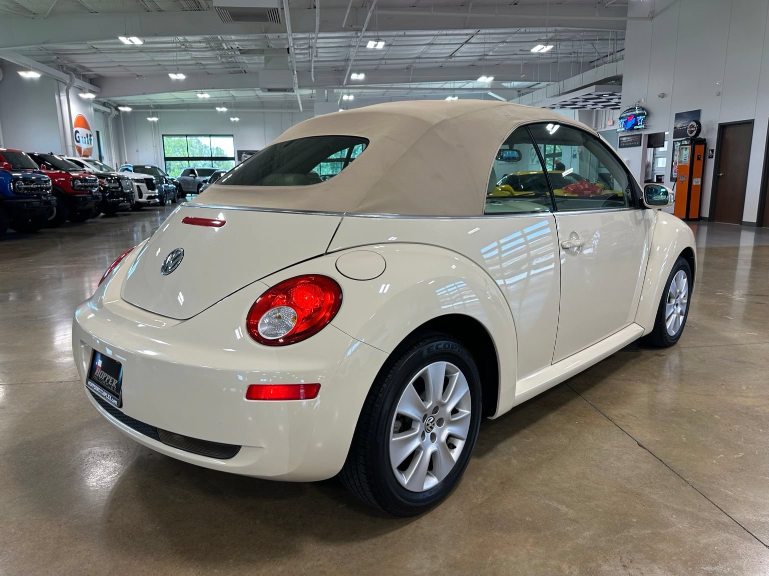 Used 2010 Volkswagen Beetle Final Edition FWD image 14