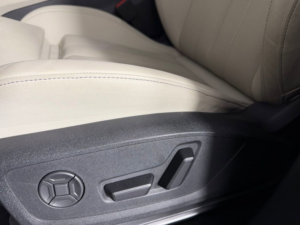 Used 2025 Audi Q6 e-tron Premium Plus w/ Premium Plus AWD/4WD image 25