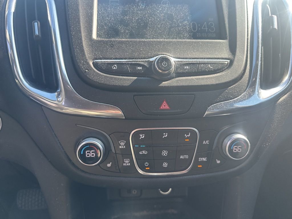 Used 2018 Chevrolet Equinox LT image 18