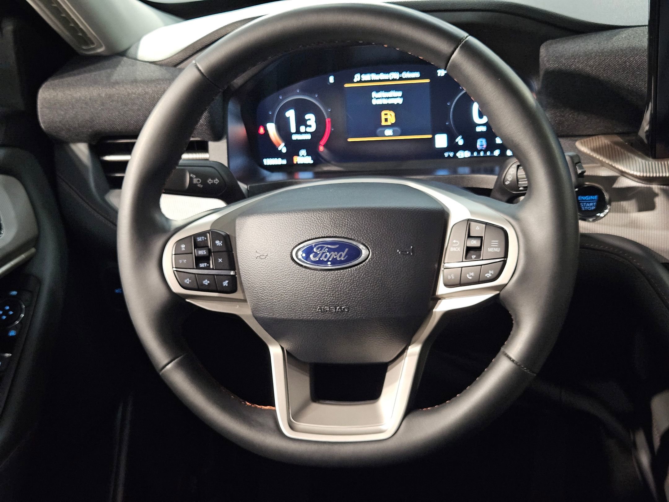 Used 2025 Ford Explorer Active RWD image 26