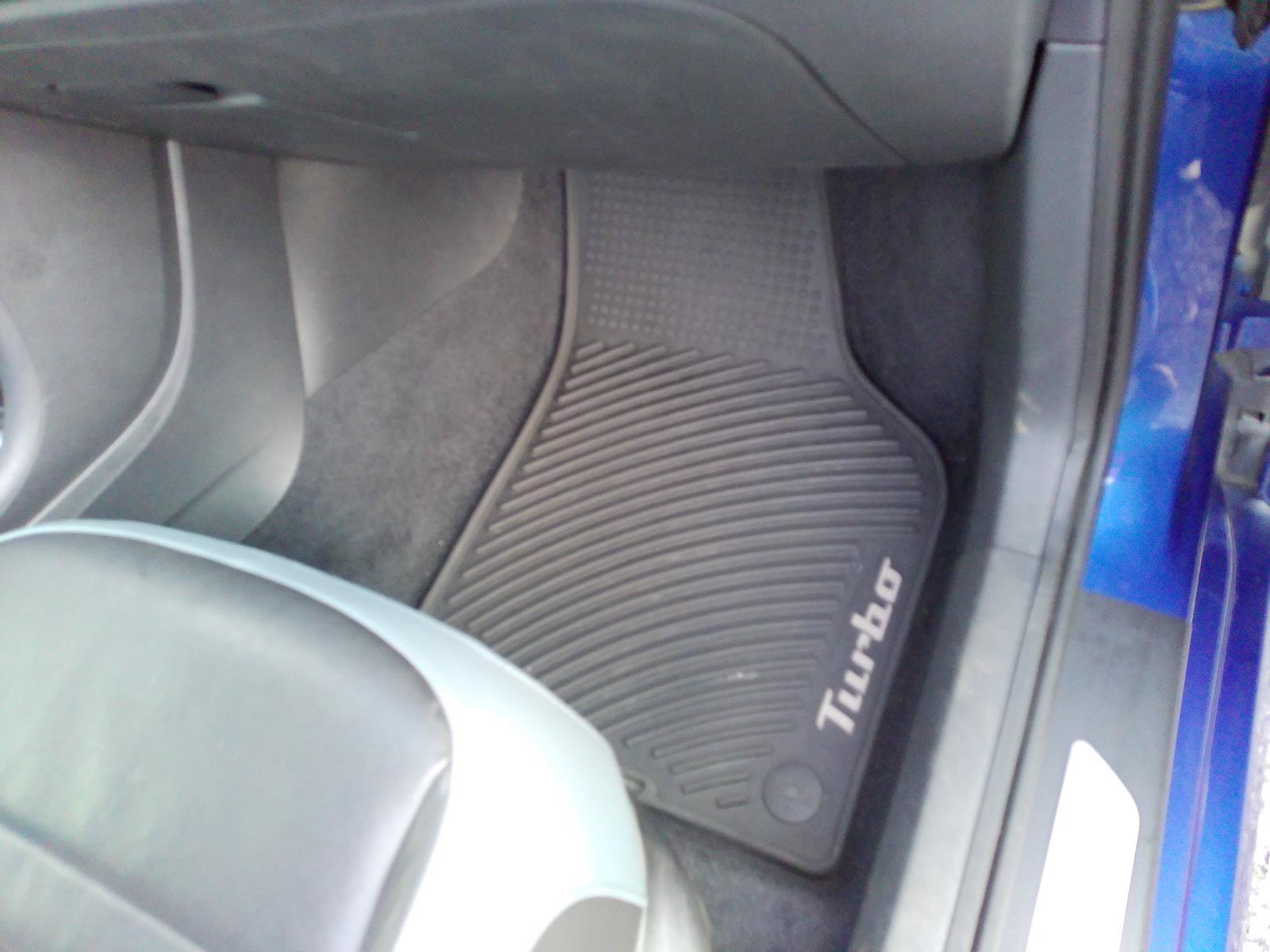 Used 2013 Volkswagen Beetle 2.0T FWD image 34