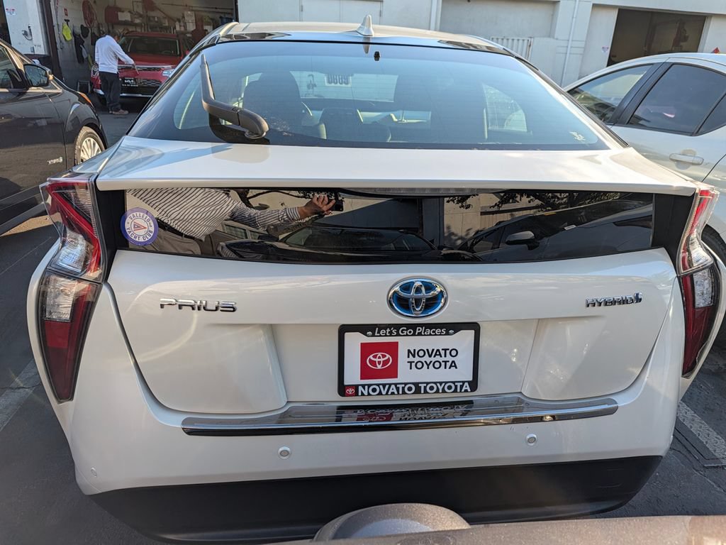 Used 2017 Toyota Prius Three FWD image 3