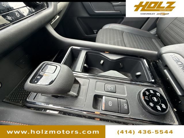 Used 2025 Nissan Pathfinder Rock Creek AWD/4WD image 15