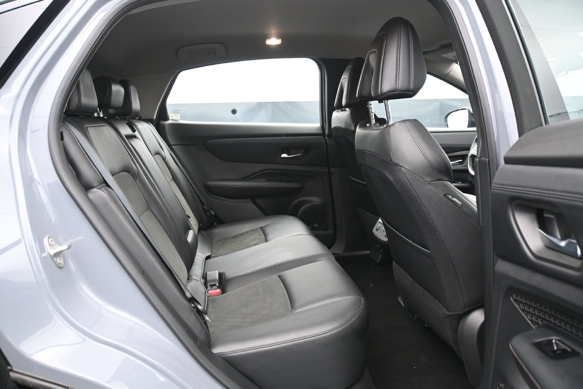 Used 2023 Nissan Ariya AWD image 14