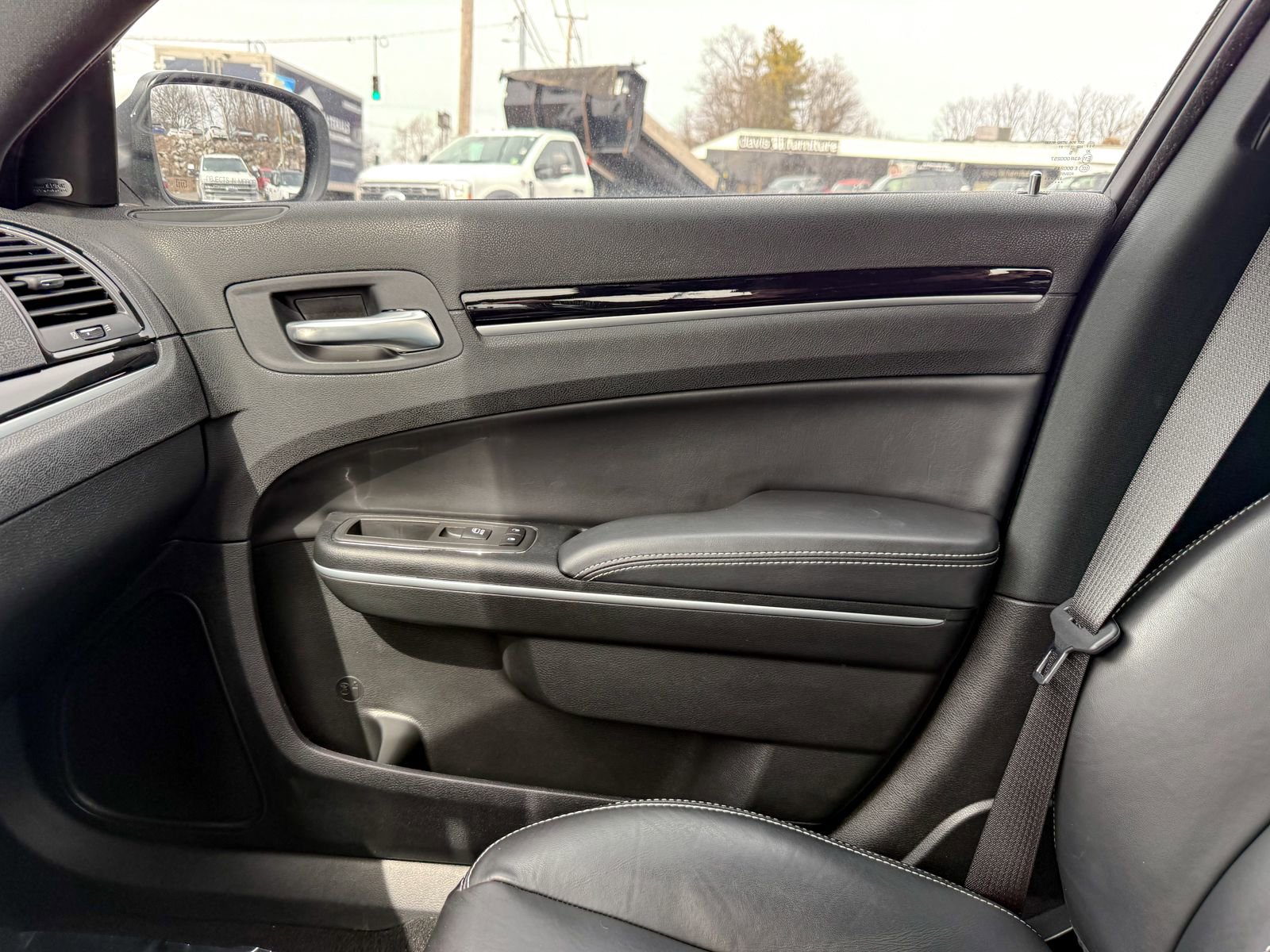 Used 2022 Chrysler 300 S image 34