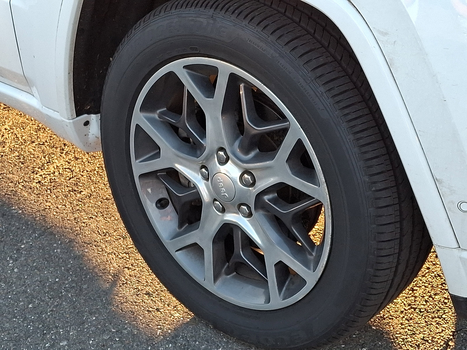 Used 2019 Jeep Grand Cherokee Overland AWD/4WD image 6