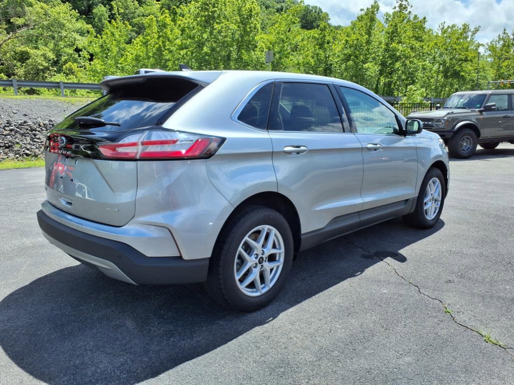 Used 2024 Ford Edge SEL image 5