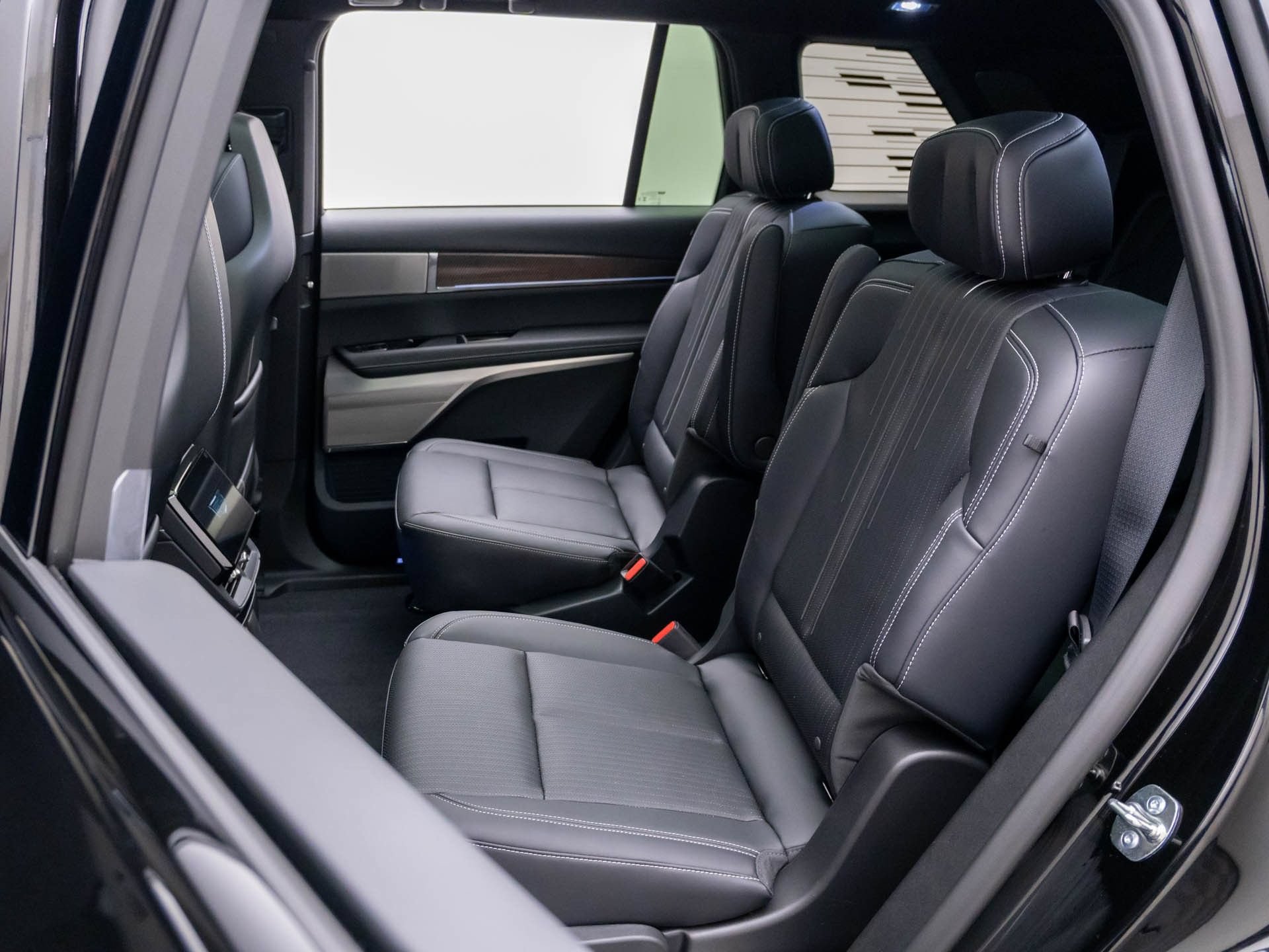 New 2026 Cadillac Vistiq Sport AWD/4WD image 18