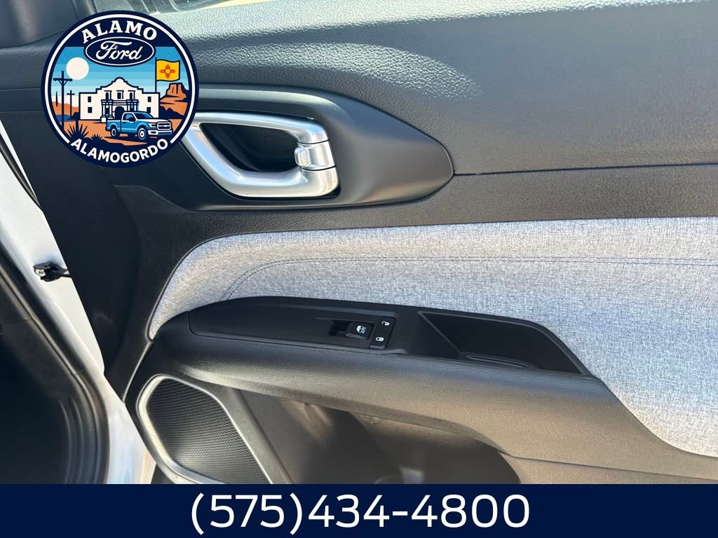 Used 2024 Jeep Compass Latitude image 23