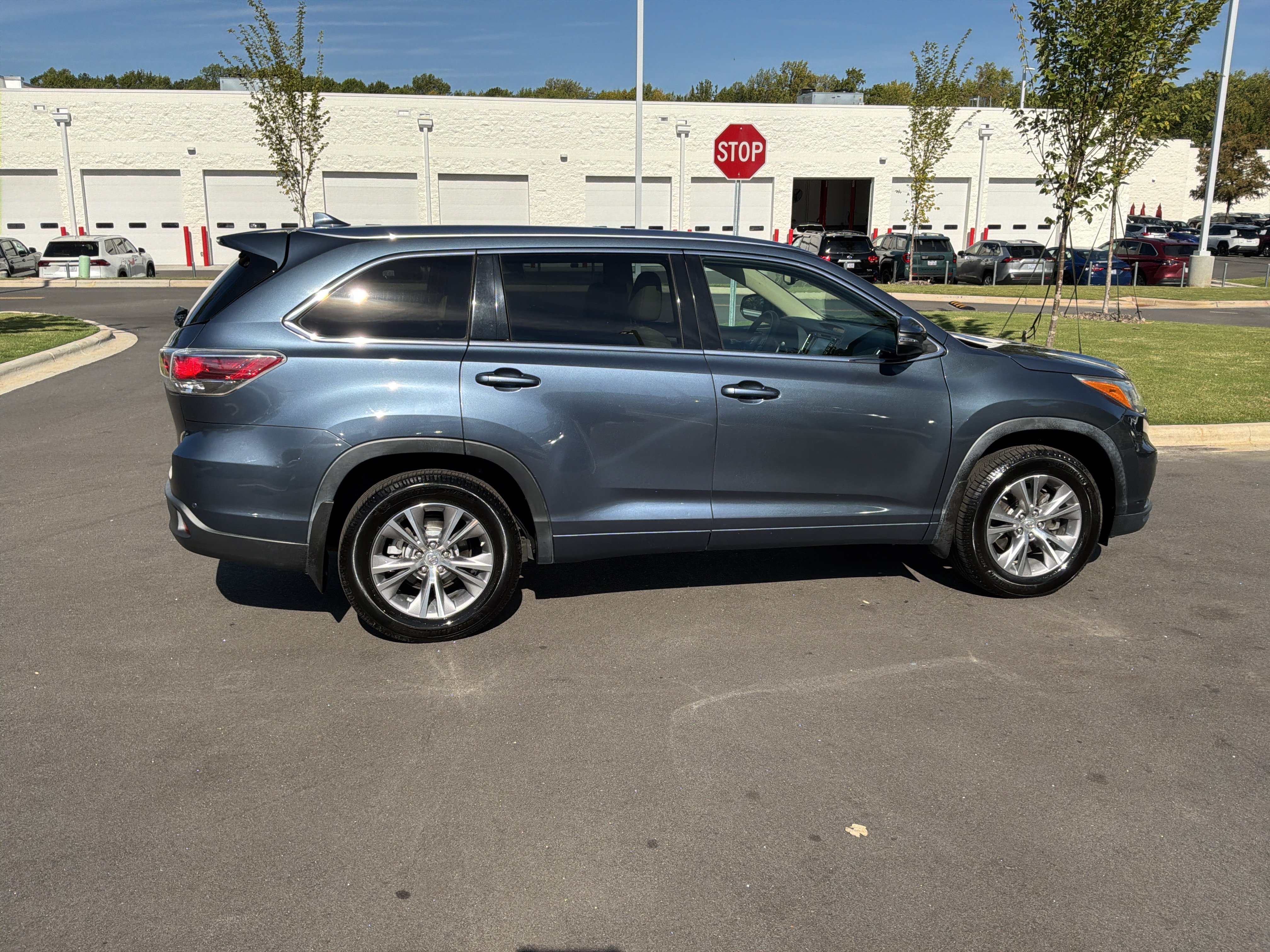 Used 2015 Toyota Highlander XLE AWD/4WD image 11