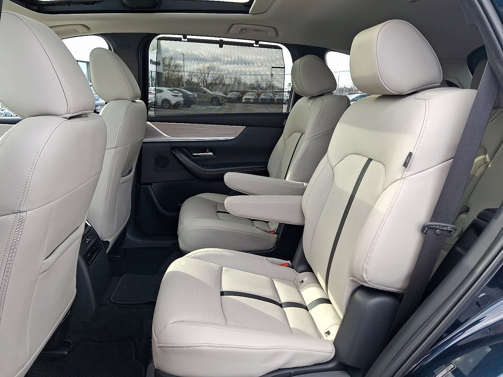 Certified 2024 MAZDA CX-90 Plug-In Hybrid w/ Premium Pkg image 11