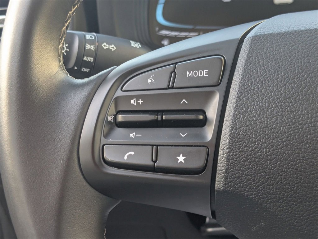 Used 2025 Hyundai Venue SEL image 26