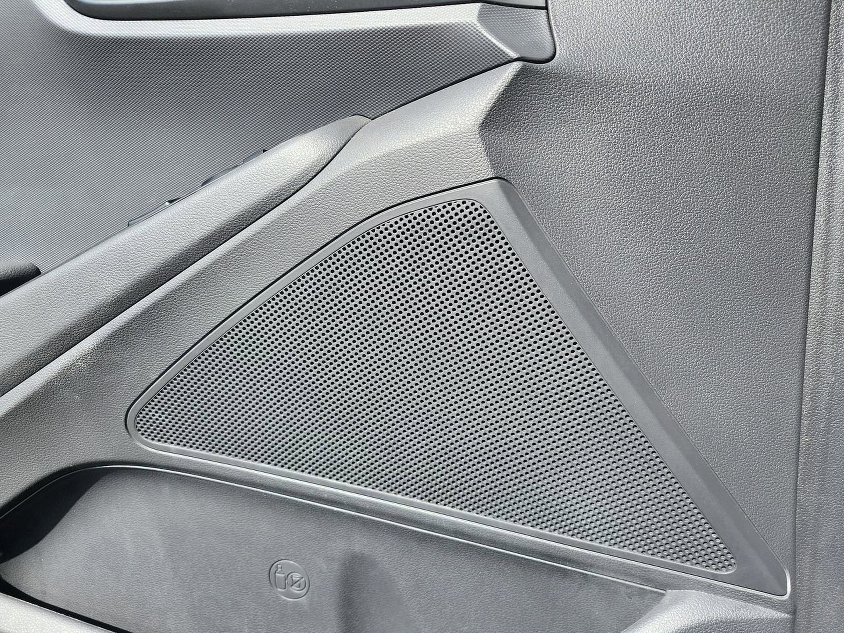 Used 2017 Hyundai Ioniq SEL image 19