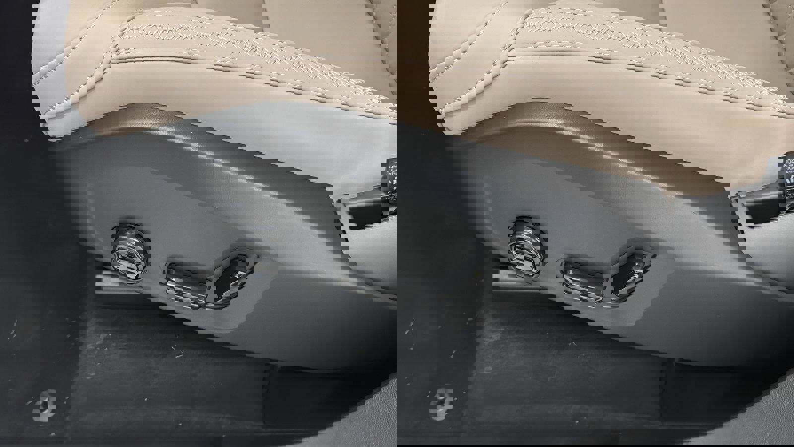 New 2026 Volvo XC90 B6 Plus w/ Protection Package Premier image 24